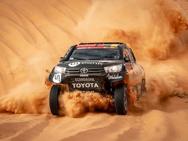 Toyota na rejadzie Dakar