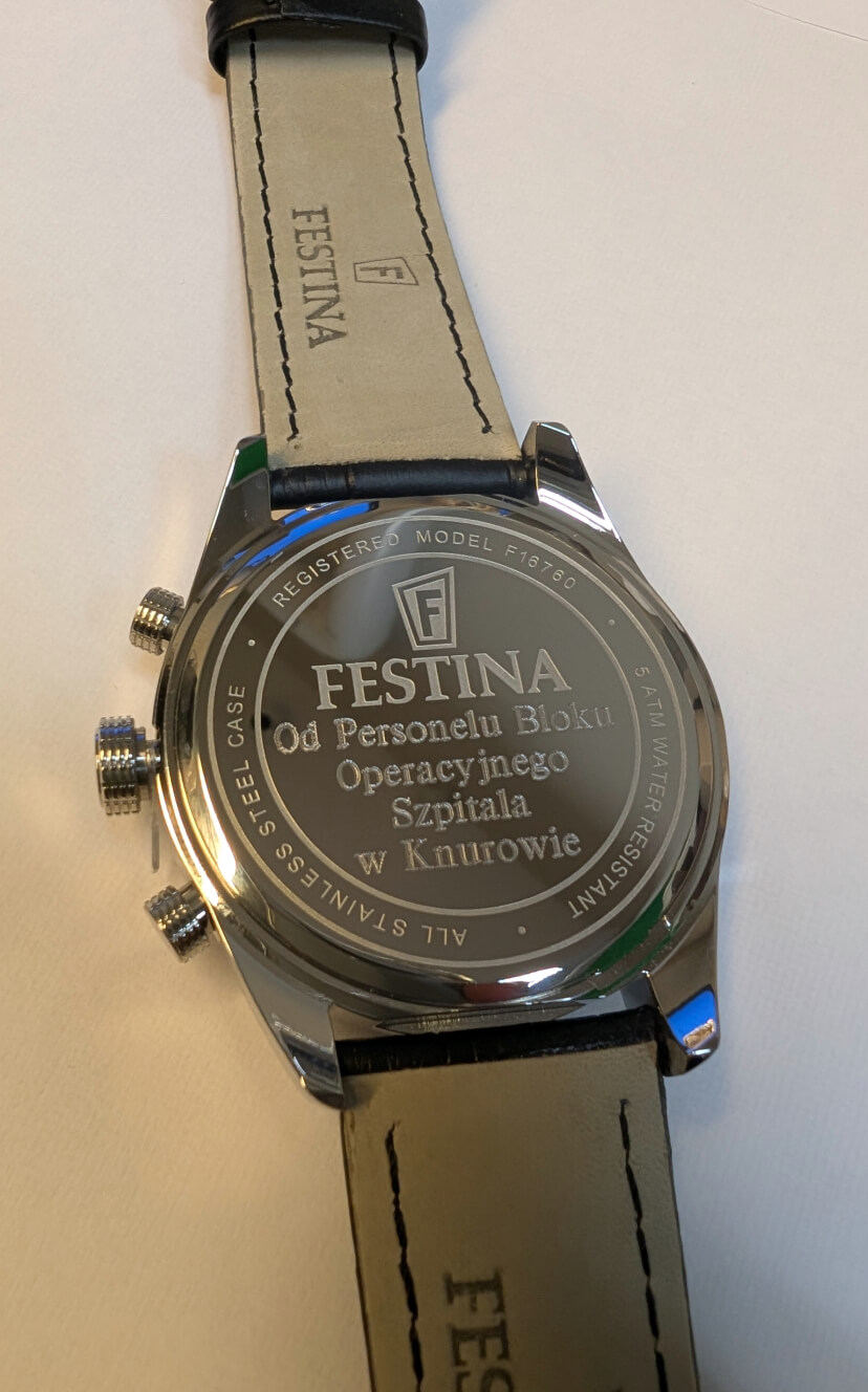 Wygrawerowany zegarek